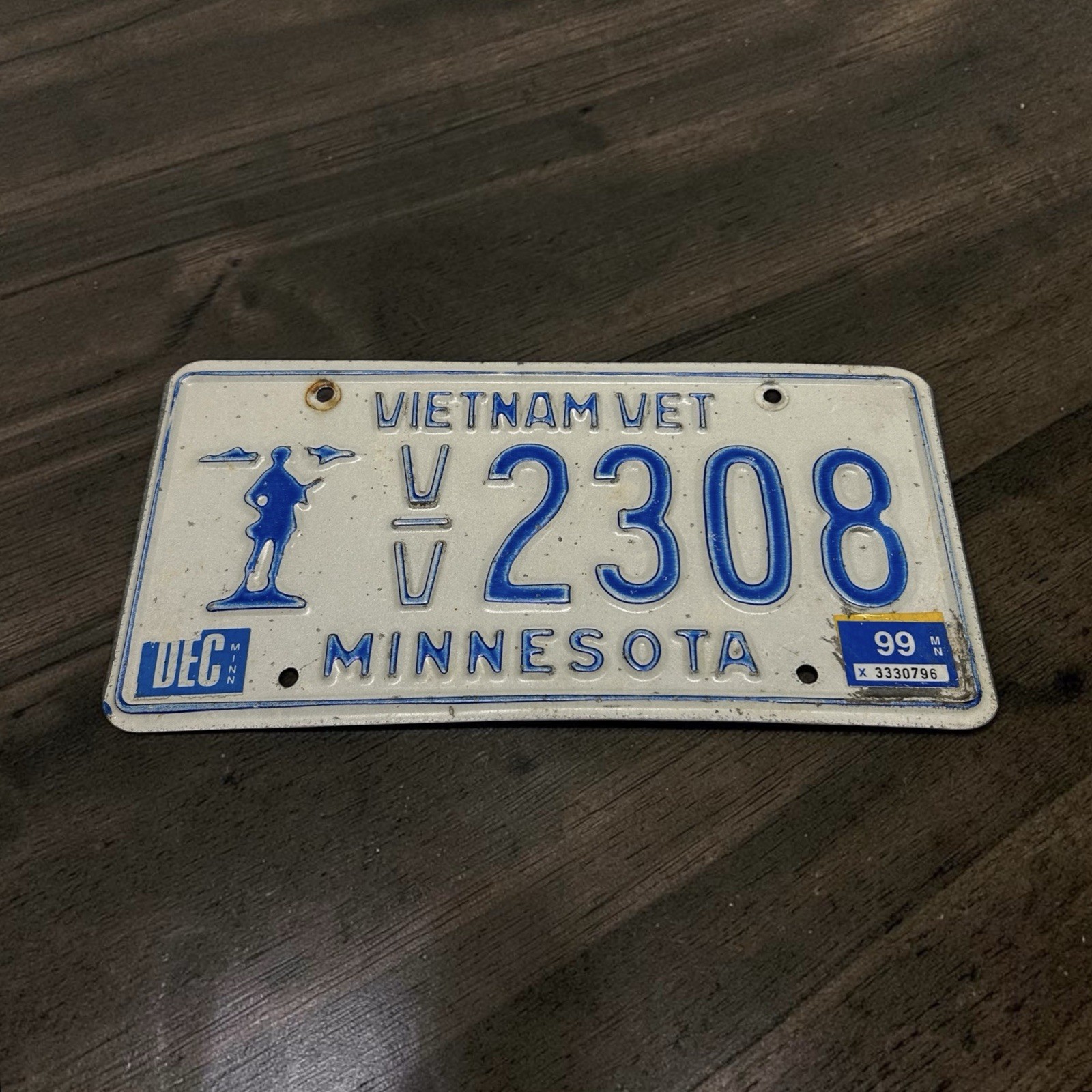 1990s MINNESOTA VIETNAM VET License Plate VV 2308