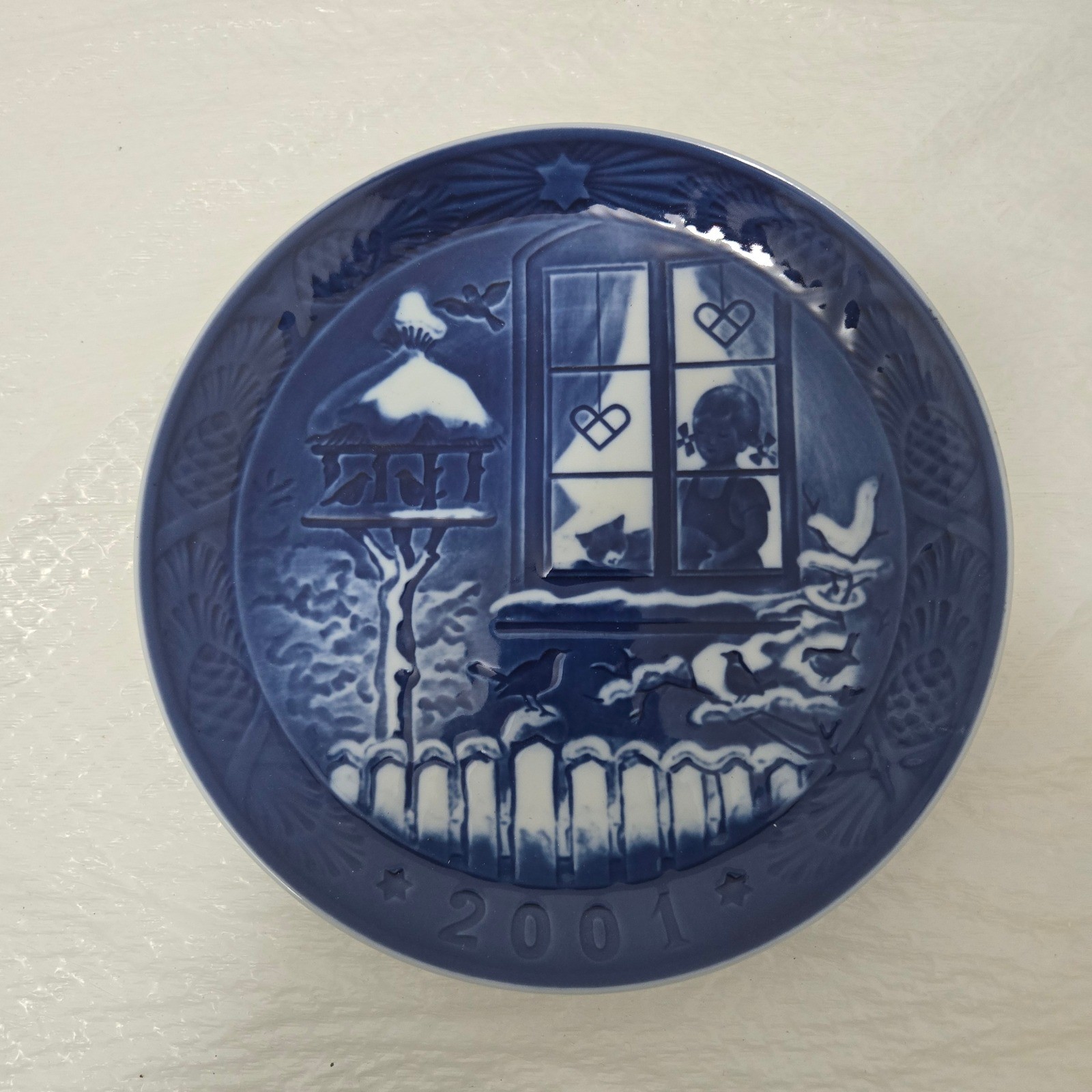 Royal Copenhagen 2001 Christmas Plate Watching the Birds Blue White Porcelain