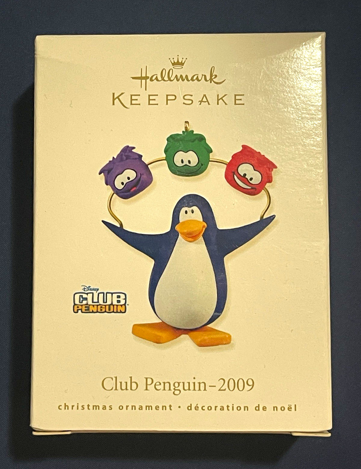 *NEW SEALED* Hallmark Club Penguin 2009 Dated Penguin Christmas Ornament