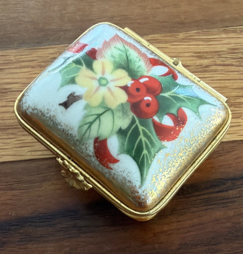 LIMOGES ENAMELED BOX Holiday FRANCE hand painted trinket box ARTORIA LIMOGES ENAMELED BOX Holiday FRANCE hand painted trinket box ARTORIA