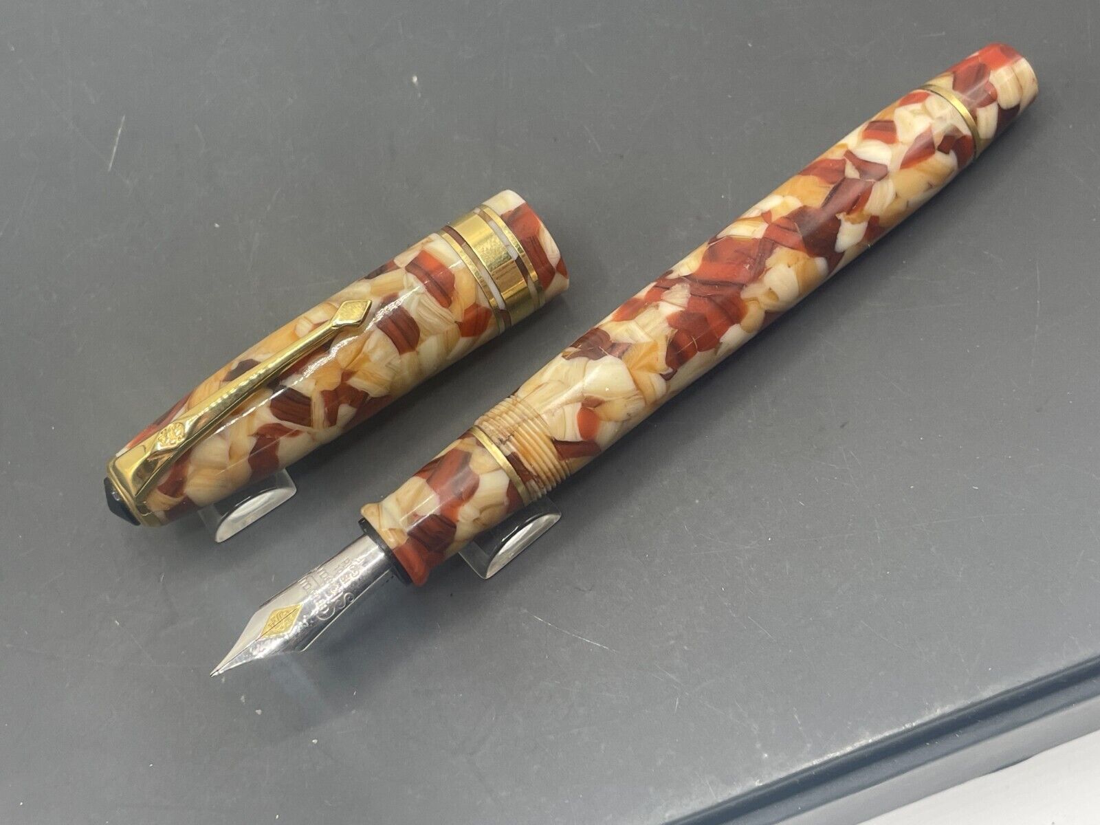 Conway Stewart England 100 Celluloid Marble Brown Fountain Pen 18k F #379/027