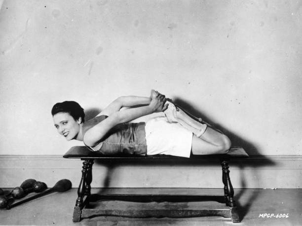 Actress Eleanor Boardman doing exercises on a table 1925 Actress OLD PHOTO