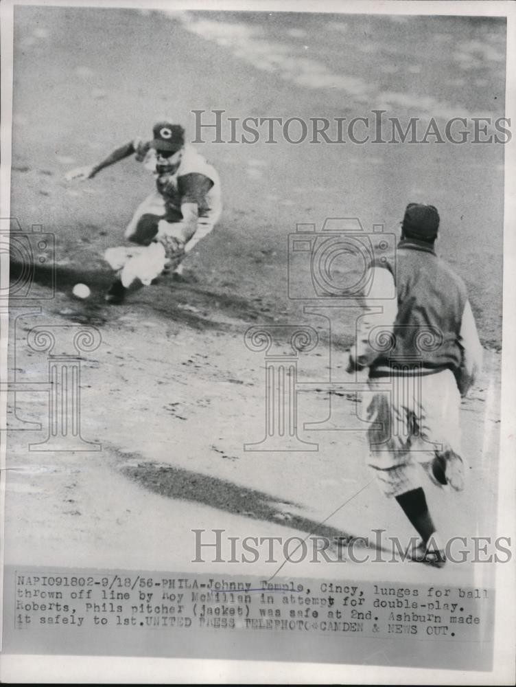 1956 Press Photo Philadelphia Roberts safe at 2nd vs Reds Johnny Temple