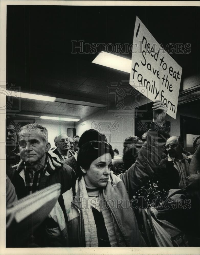 1985 Press Photo Donna Kirschenmann from Madison Wisconsin supports farmers