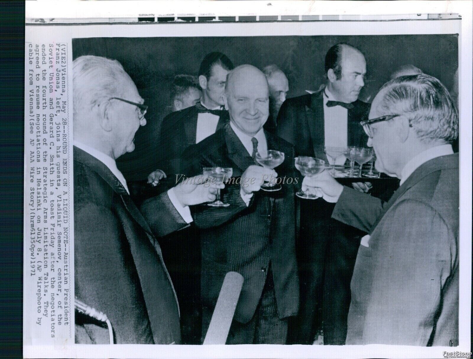 1971 Austrian President Franz Jonas Vladimir Semenov Politics Wirephoto 8x10