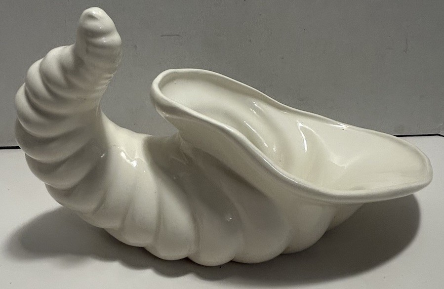 VTG Atlantic Mold Horn of Plenty Ceramic Cornucopia Planter In Good Condition