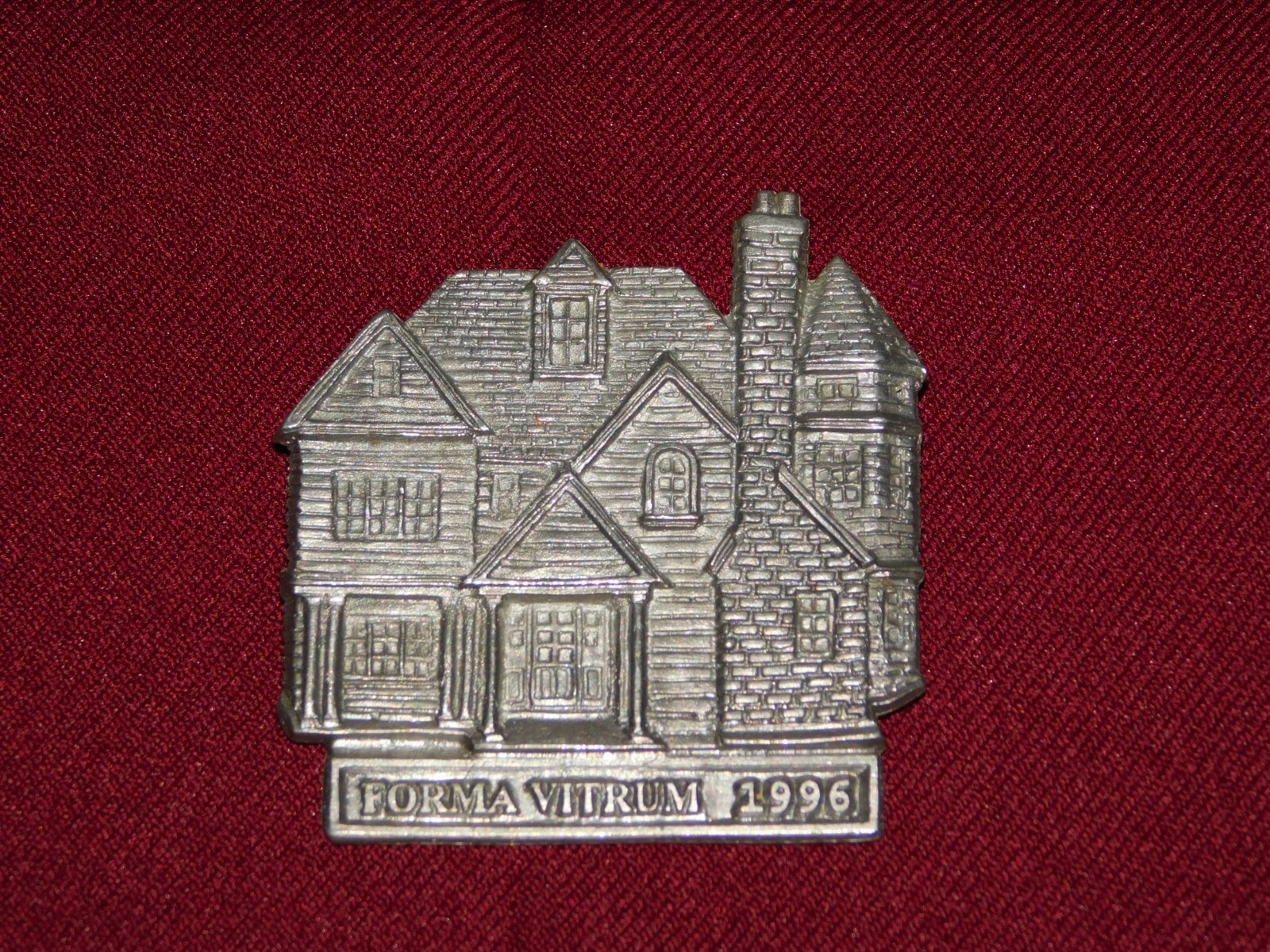 VINTAGE PIN BACK BUTTON FORMA VITRUM 1996