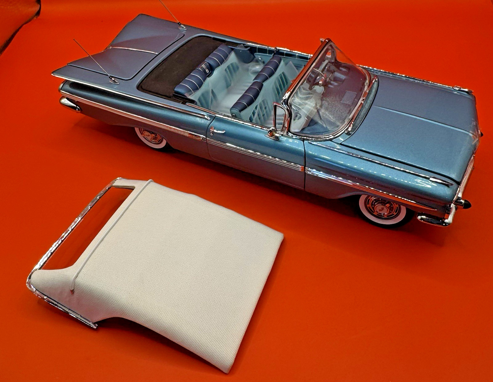 Danbury Chevrolet Mint Impala 1959 Convertible Diecast Model Car Replica