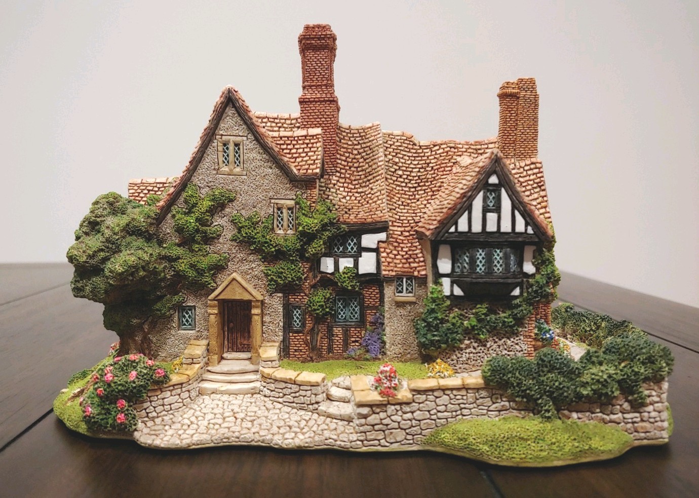 Lilliput Lane Anne of Cleves House Excellent Condition Signed with Box & Deeds