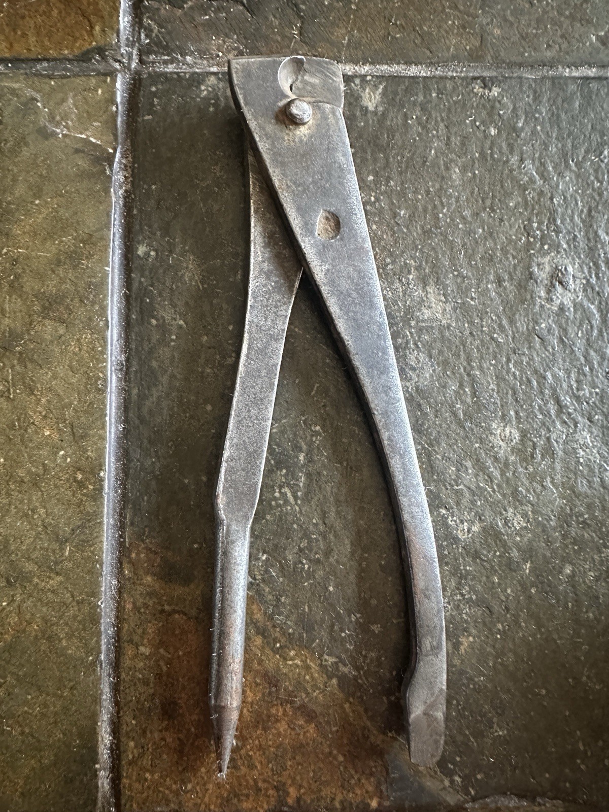 Vintage Unmarked 6 3/8” Specialty Nipping Pliers Metal Hand Tool