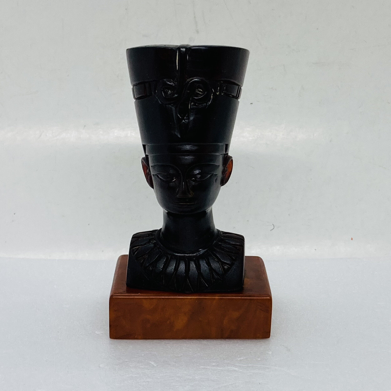 Very Rare Egyptian Queen Nefertiti Wooden Statue Handcarved Signed Art Decor 17 Very Rare Egyptian Queen Nefertiti Wooden Statue Handcarved Signed Art Decor 17