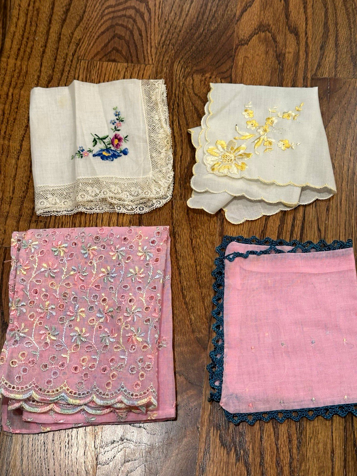 Lot of 4 Vintage Embroidered Lace Trim Floral Handkerchiefs Square Pink/White Lot of 4 Vintage Embroidered Lace Trim Floral Handkerchiefs Square Pink/White