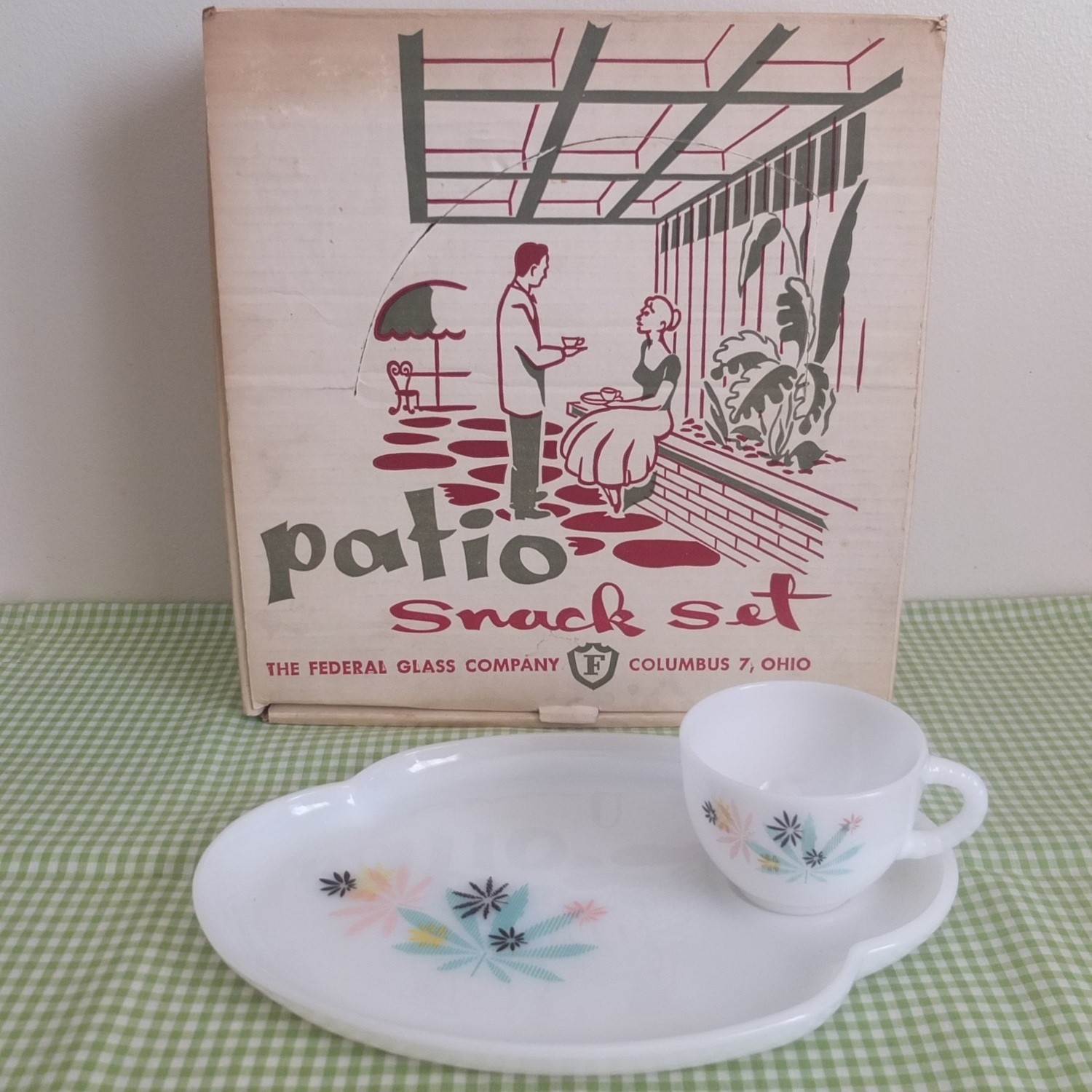 vintage FEDERAL GLASS Patio Snack Set USA c.1960—four milk glass plates and cups
