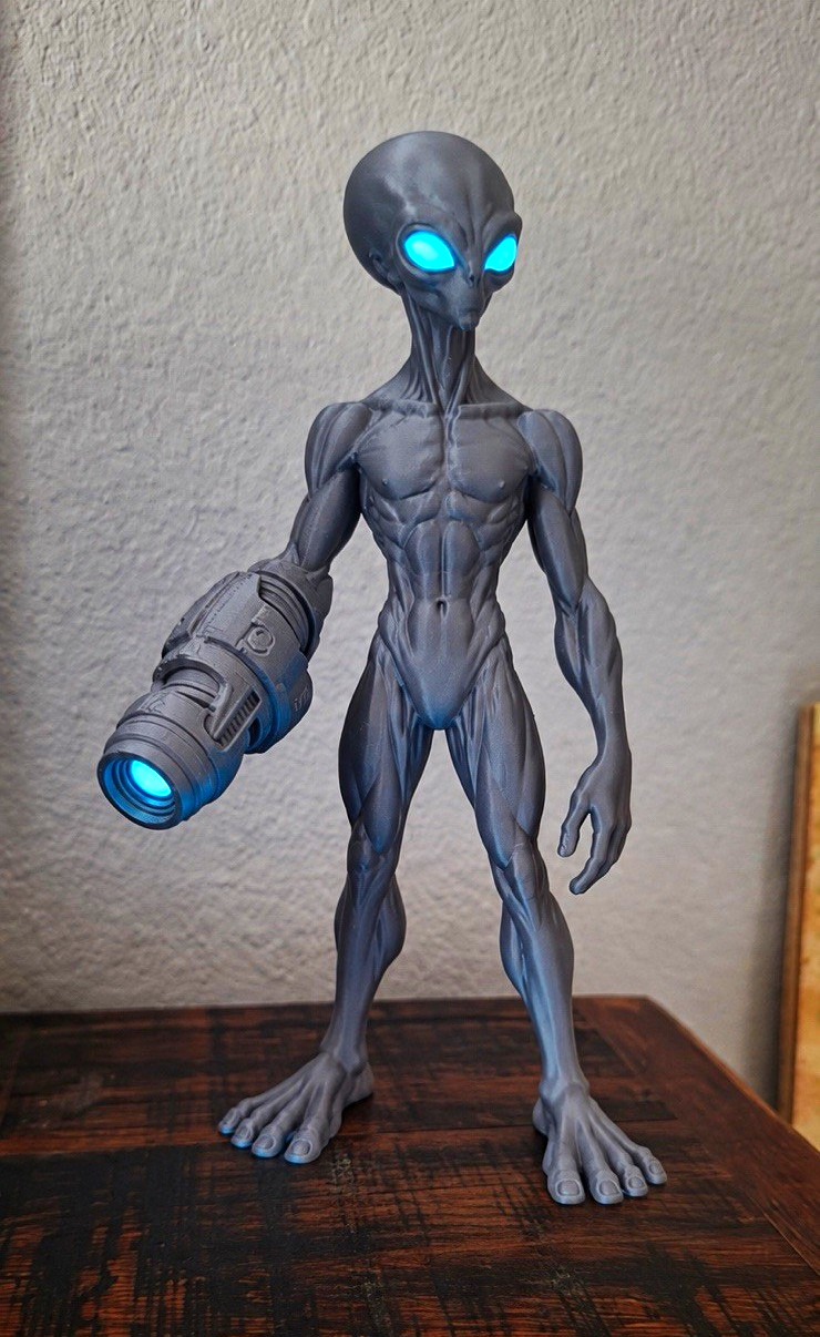 Gray Alien with blaster cannon 3ft tall