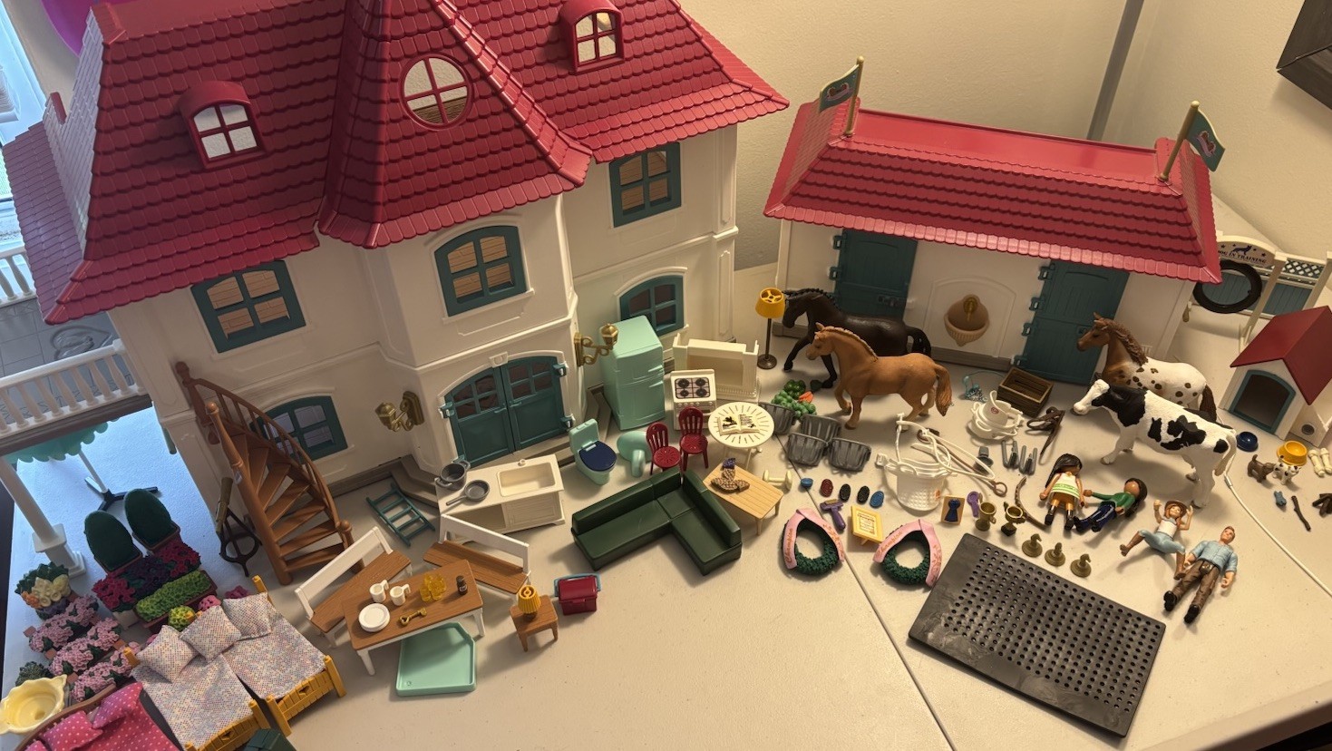 LOT Schleich Horse Club Lakeside Country House Plus Other Mixed Sets PICS & READ