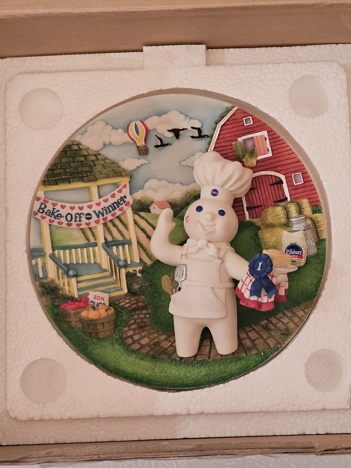 Pillsbury Doughboy 3D Collector Plate Kiss- Me Cake 1999 Danbury Mint BOX MINT Pillsbury Doughboy 3D Collector Plate Kiss- Me Cake 1999 Danbury Mint BOX MINT