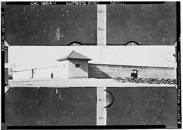 Photo:Sacramento California Sutter's Fort Rampart Cannons 1850s