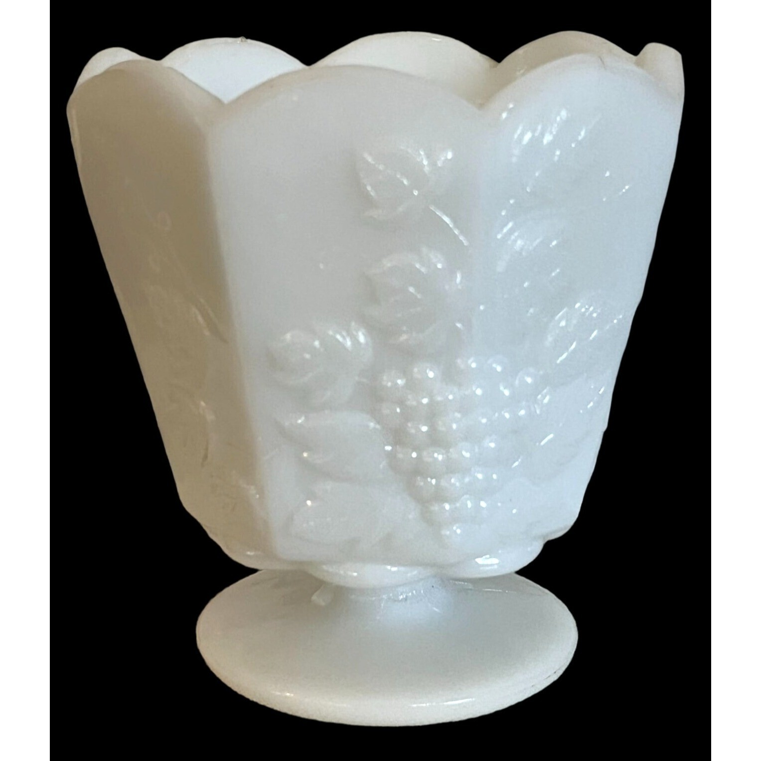 Vintage, Milk Glass, Planter , Vase, Grapes ,Leaves Vintage, Milk Glass, Planter , Vase, Grapes ,Leaves