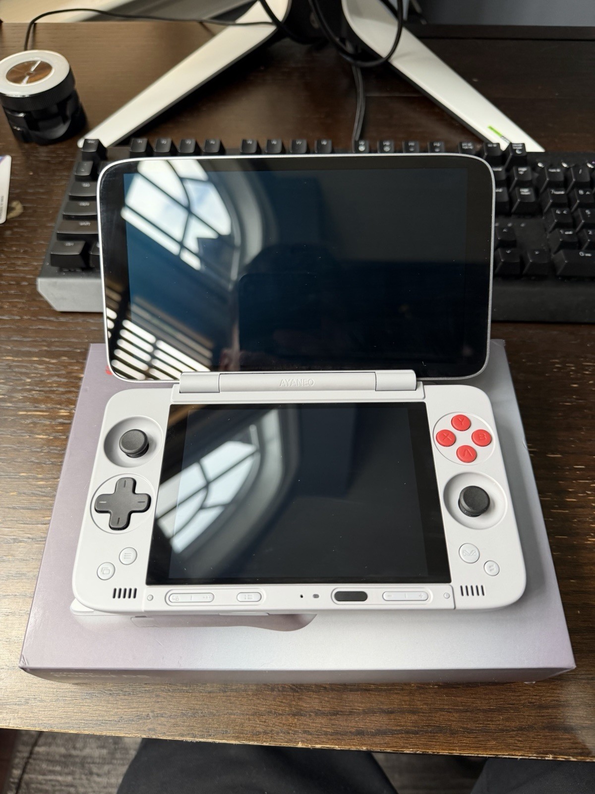 AYANEO Pocket DS 16GB 1TB Retro Gray + SanDisk Extreme 2TB microSD