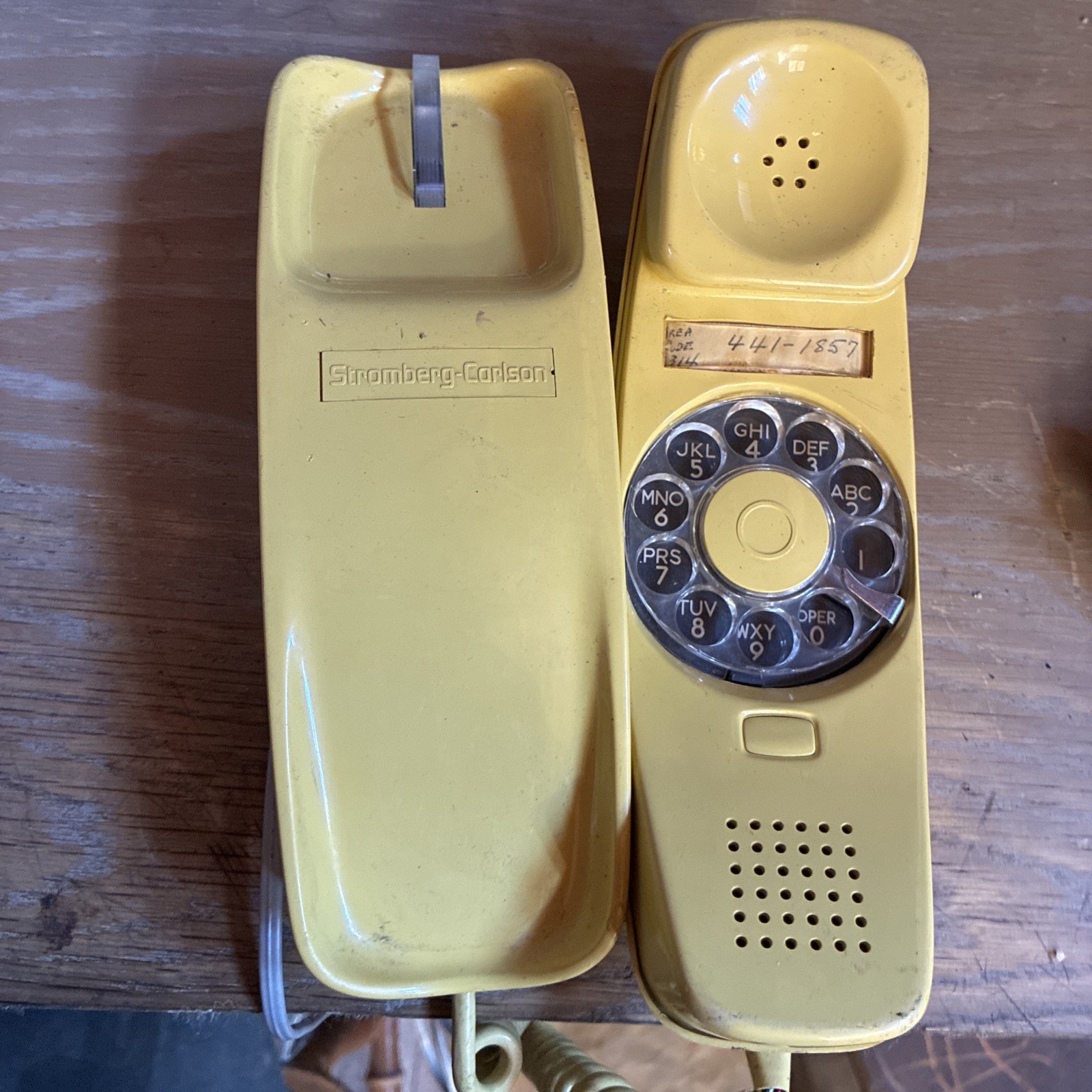 Vintage Stromberg-Carlson Slenderet style Rotary Dial Desk Telephone Yellow 1972