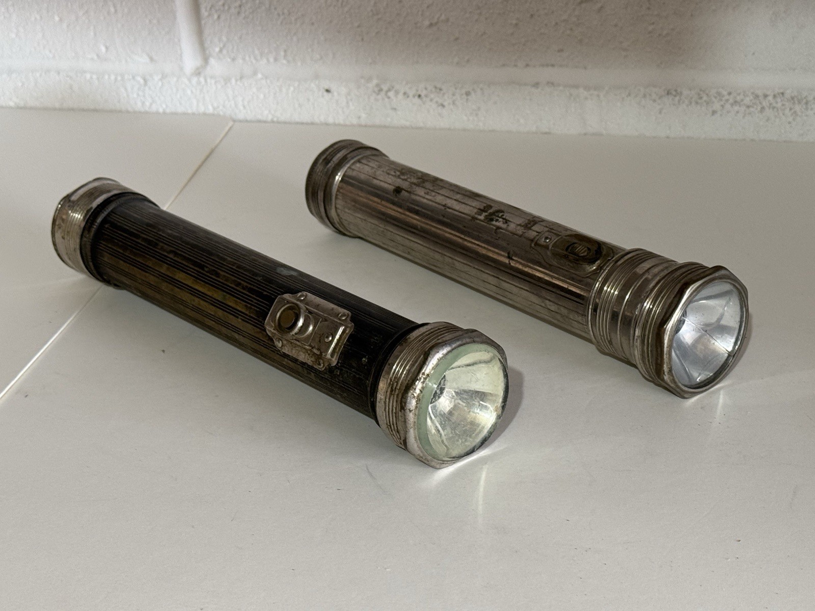 2x Vintage 1950s-1960s Eveready Flashlights. Untested, No Bulbs. No Batteries￼