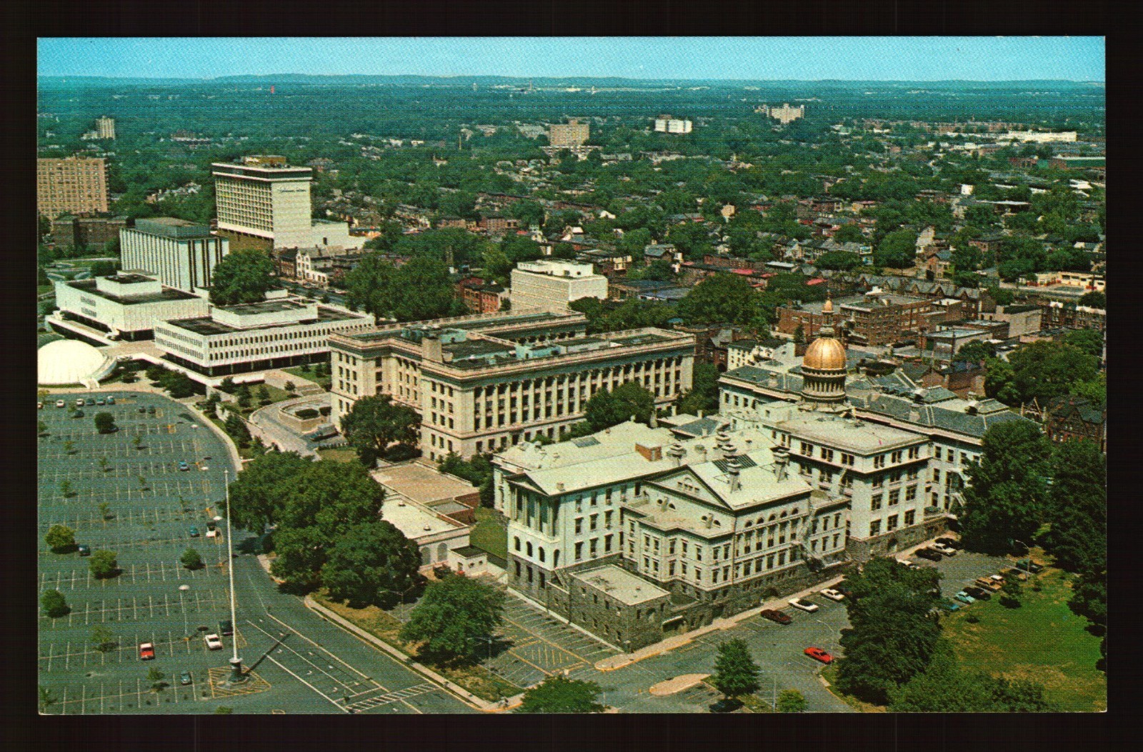 POSTCARD : NEW JERSEY - TRENTON NJ - STATE CAPITOL BUILDING AERIAL VIEW