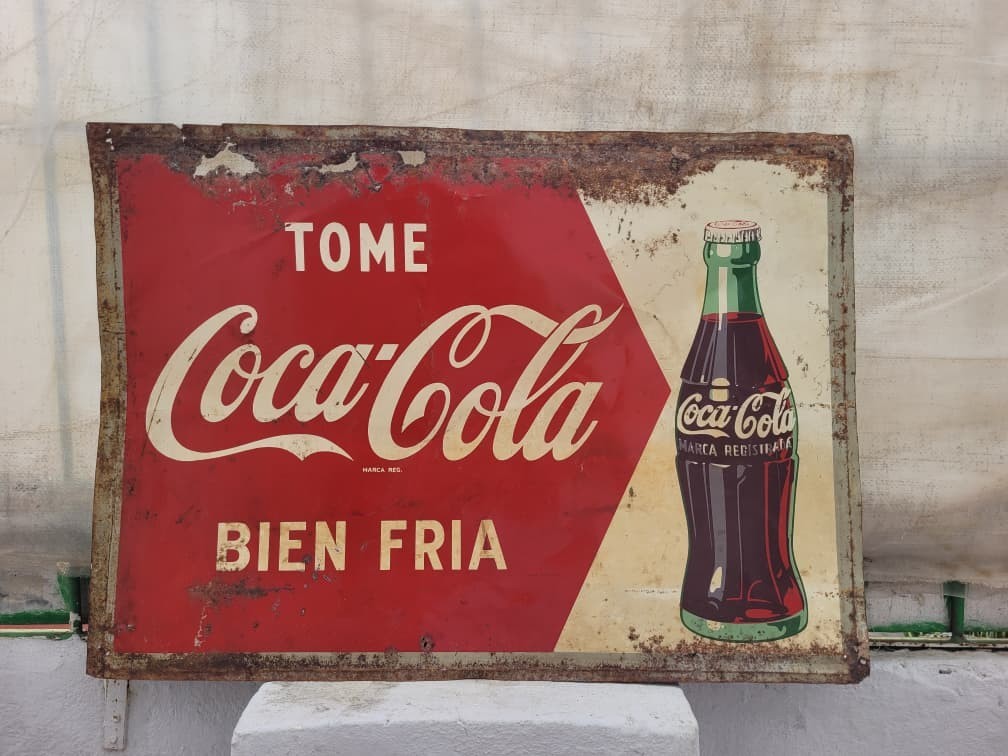 RARE EARLY COCA COLA PAINTER SIGN TOME BIEN FRIA COLD SPANISH 28x20 INCHES