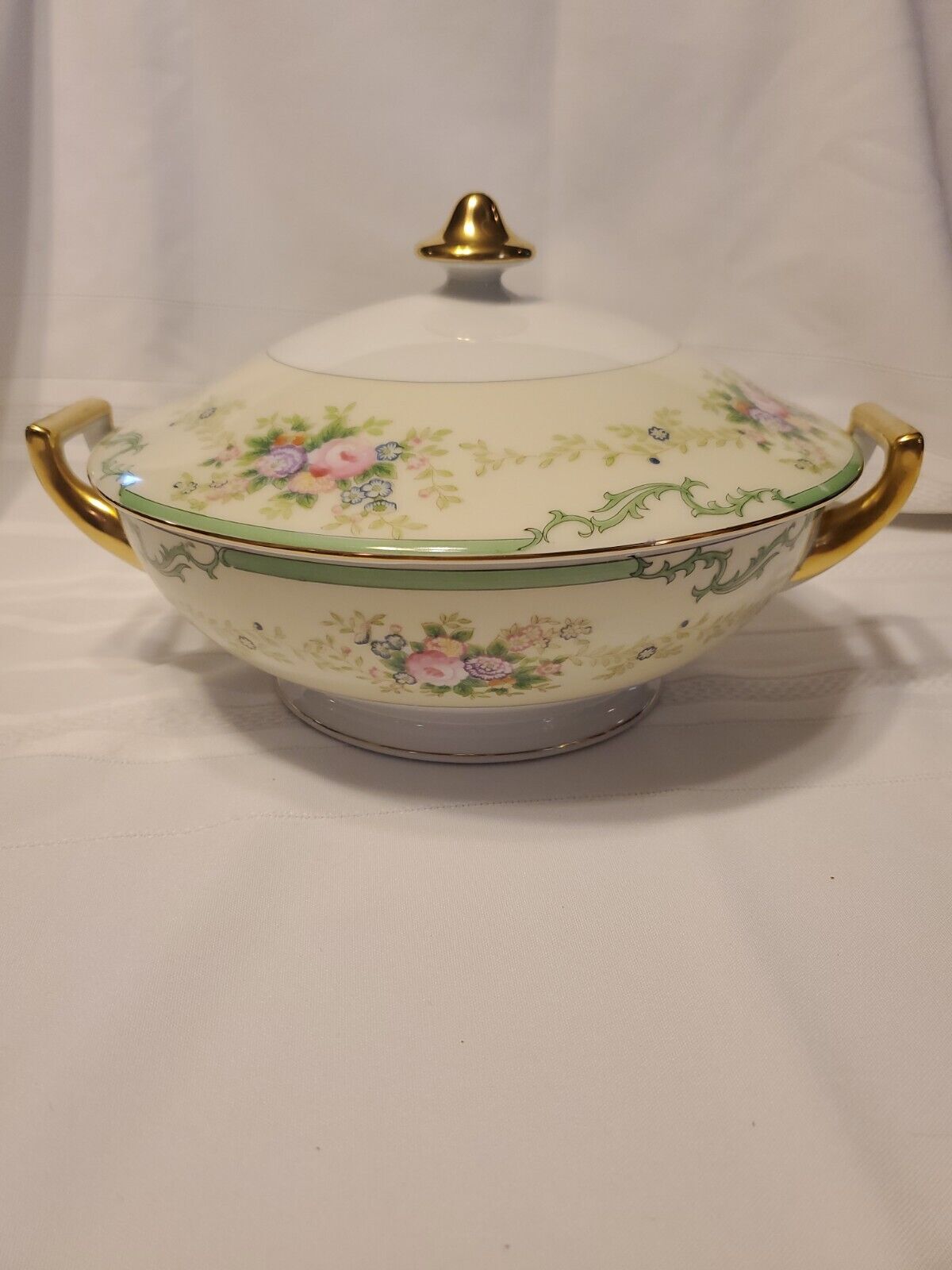 Meito China Dalton Covered Soup Vegetable Serving Bowl Retired Fine China 1940's