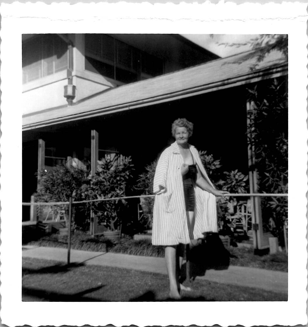 Sexy Mature Woman Seducing Neighbors Bathing Suit Risqué 1950s Vintage Photo