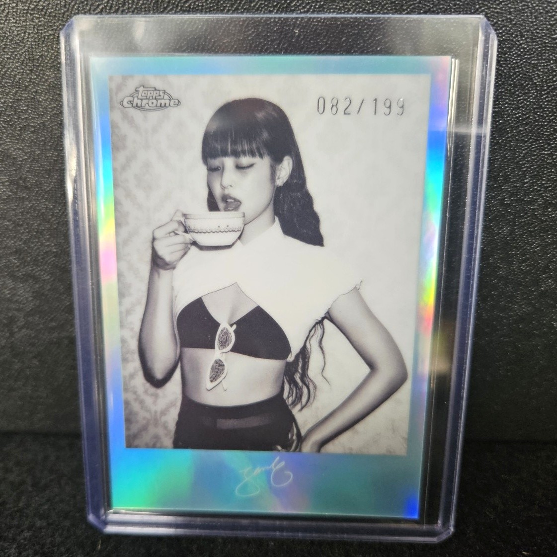 Topps 2026 Jennie x Topps Monochrome Mementos MM4 Serial #082/199
