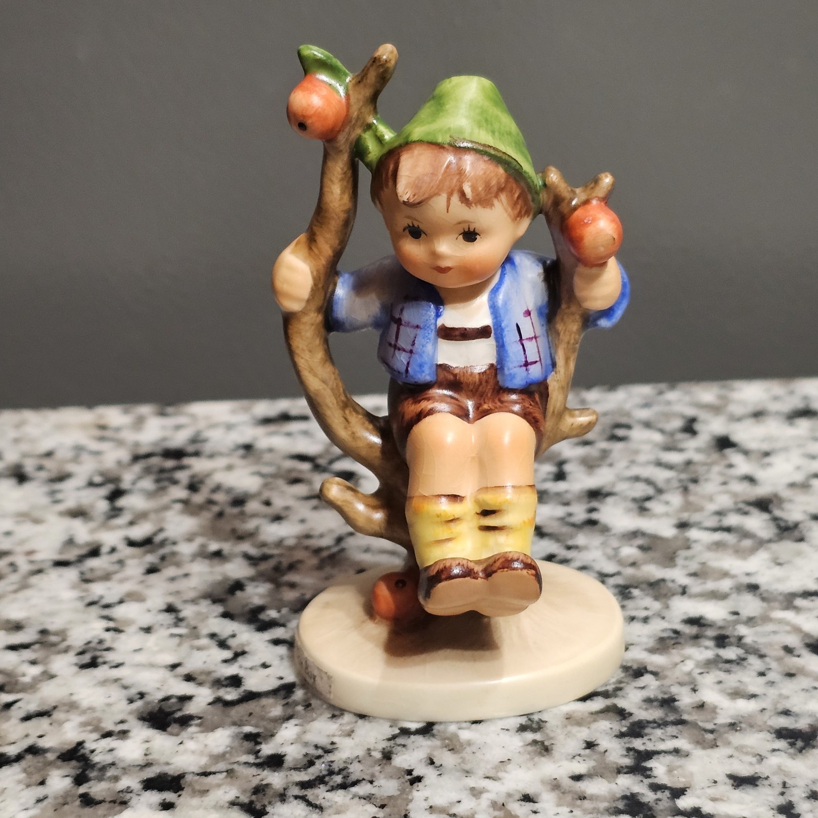 Vintage 1960-1972 TMK 3 Goebel Hummel \' Apple Tree Boy \' #142  3/0 - 3 7/8\