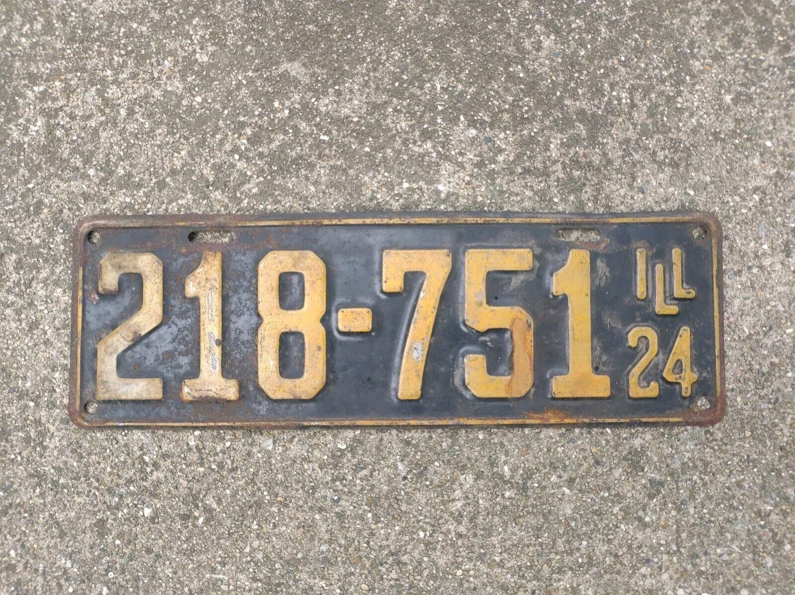 Vintage 1924 Illinois license plate 218-751 Original Black Yellow Paint DMV