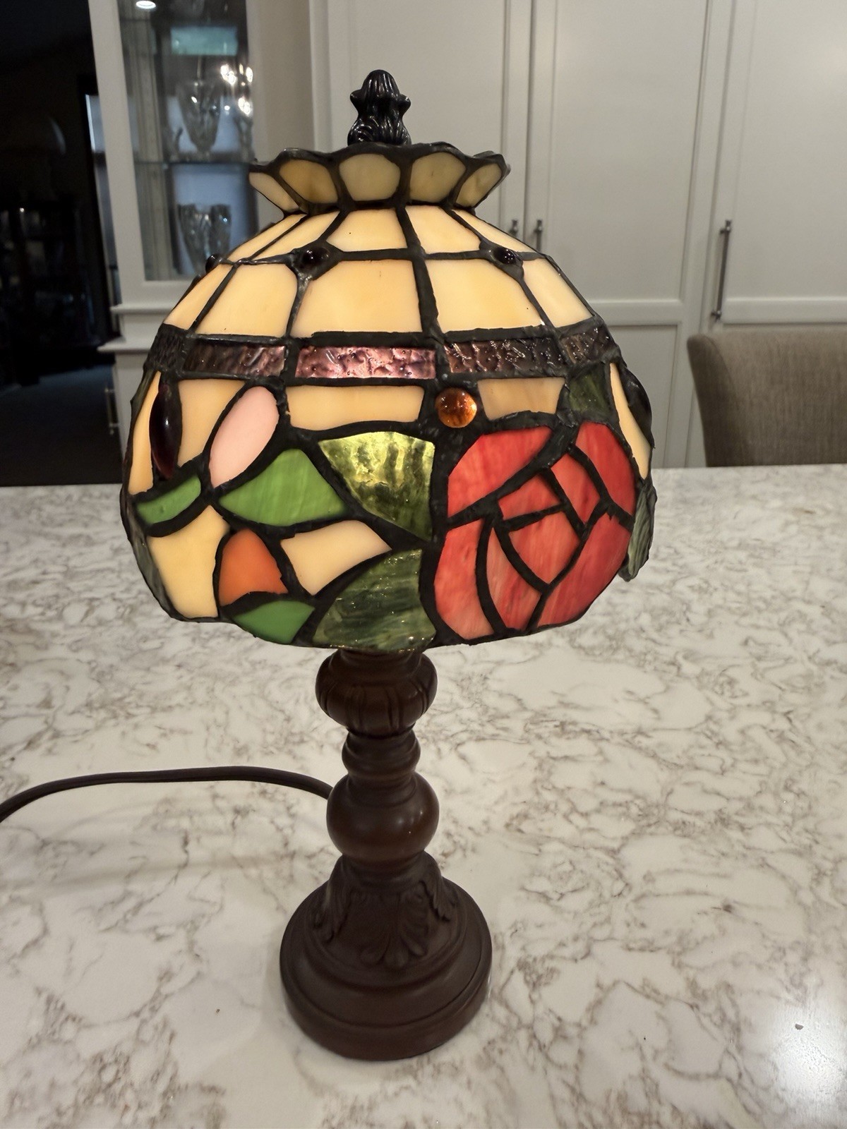 Authentic Thomas Pacconi Tiffany Style Rose stained glass Table Lamp Vintage