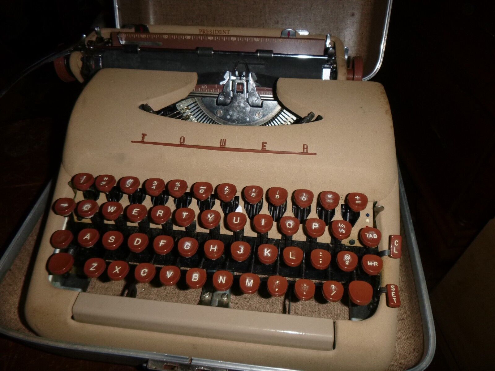 Vintage Tower President typewriter (Smith-Corona) in case chocolat keys tan case