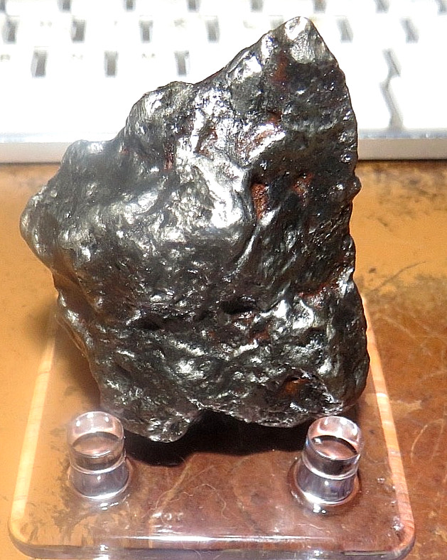 LG 320 GM  CAMPO DEL CIELO METEORITE  AAA  GRADE .71 LBS STAND CLEANED