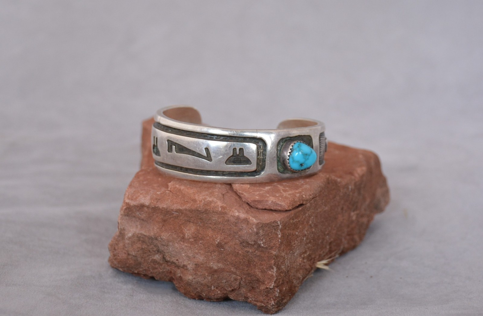 Vintage Hopi Silver Bracelet - Turquoise - Prayer Feather Design - 6 3/8\