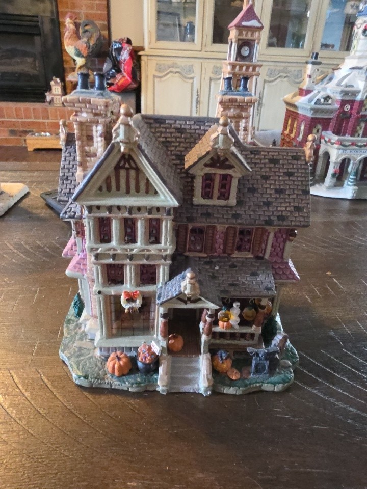 🎃🎃 Used  2004 LEMAX Spooky Town Trick or Treaters Haven Lighted House🎃🎃