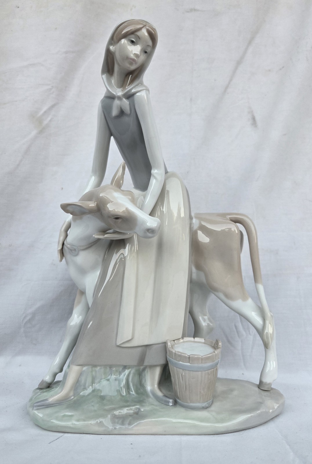 Lladro Girl With Calf Figurine 4513 Retired