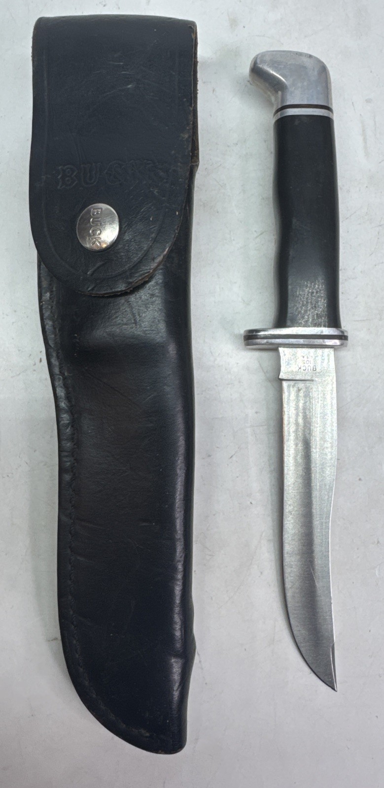 Vintage Buck Pathfinder No. 105 Hunting Knife Fixed Blade with Leather Sheath
