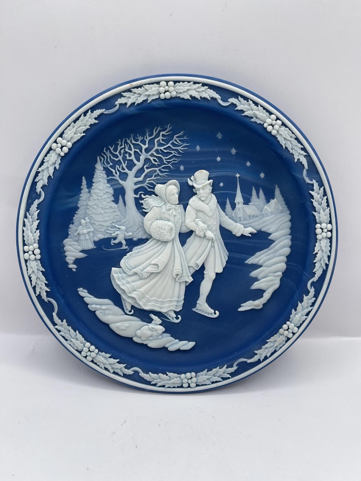 Christmas Cameos “Skaters at Twilight” Incolay Studios of California  Limited