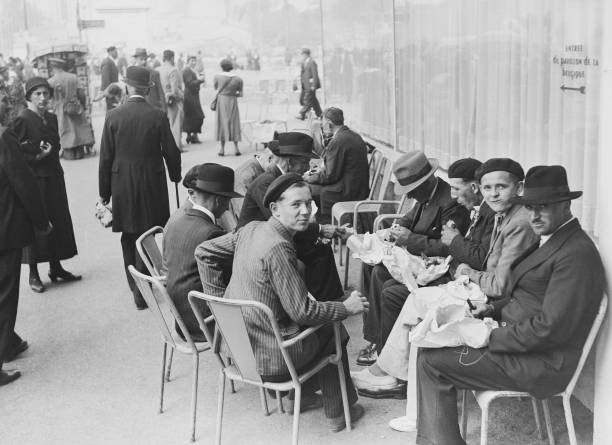 Visitors to Universal Exhibition Paris picnicking August 30 1937 Old Photo
