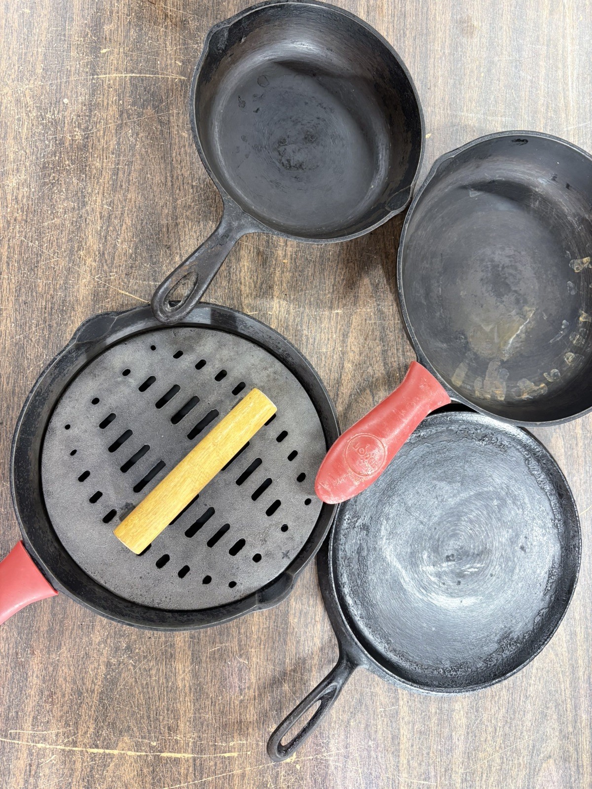 Lot Cast Iron Skillets Lodge & unbranded plus griddle press  WOW 
