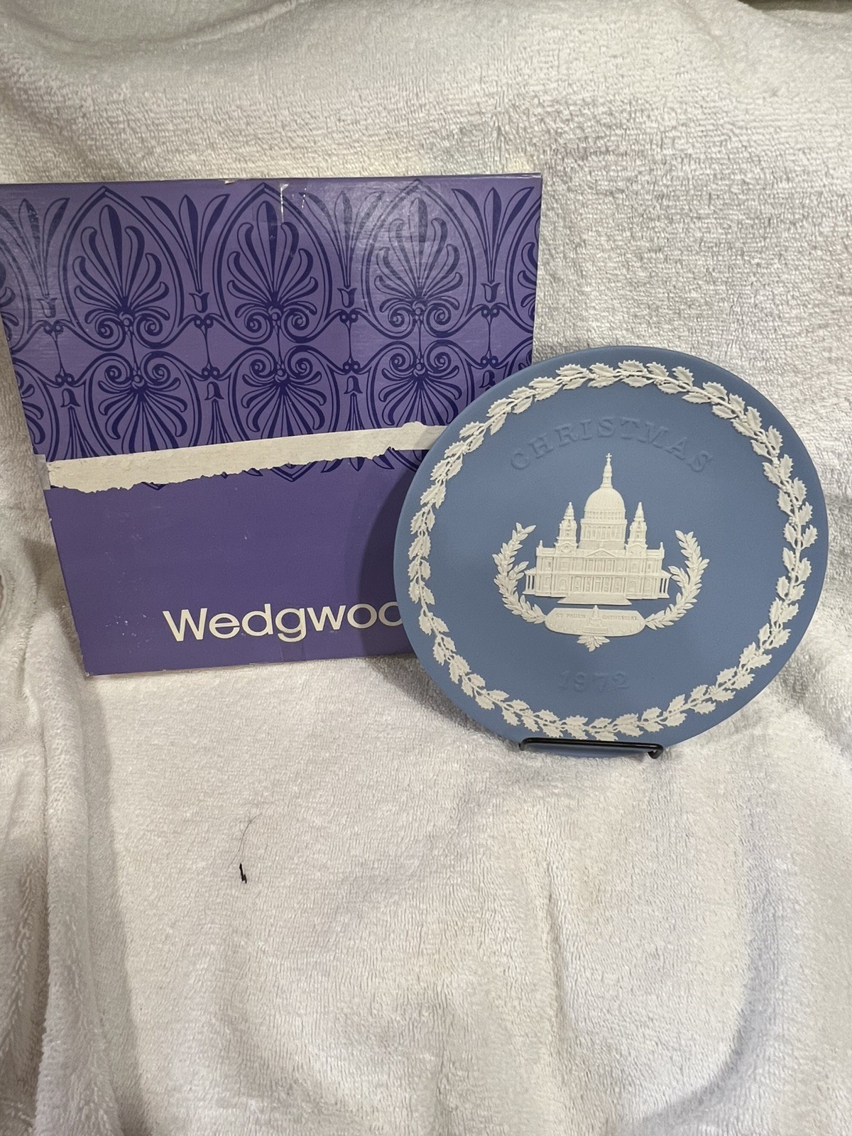 VTG Wedgwood Jasperware Christmas Collectors Plates - Take your pick ~