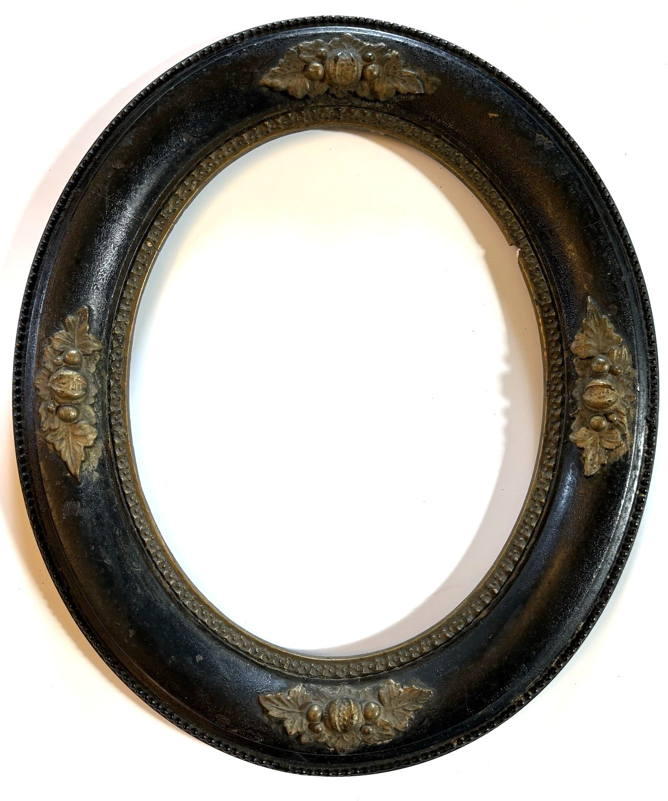 Antique Victorian Oval Black & Gold Portrait Picture Frame Antique Victorian Oval Black & Gold Portrait Picture Frame