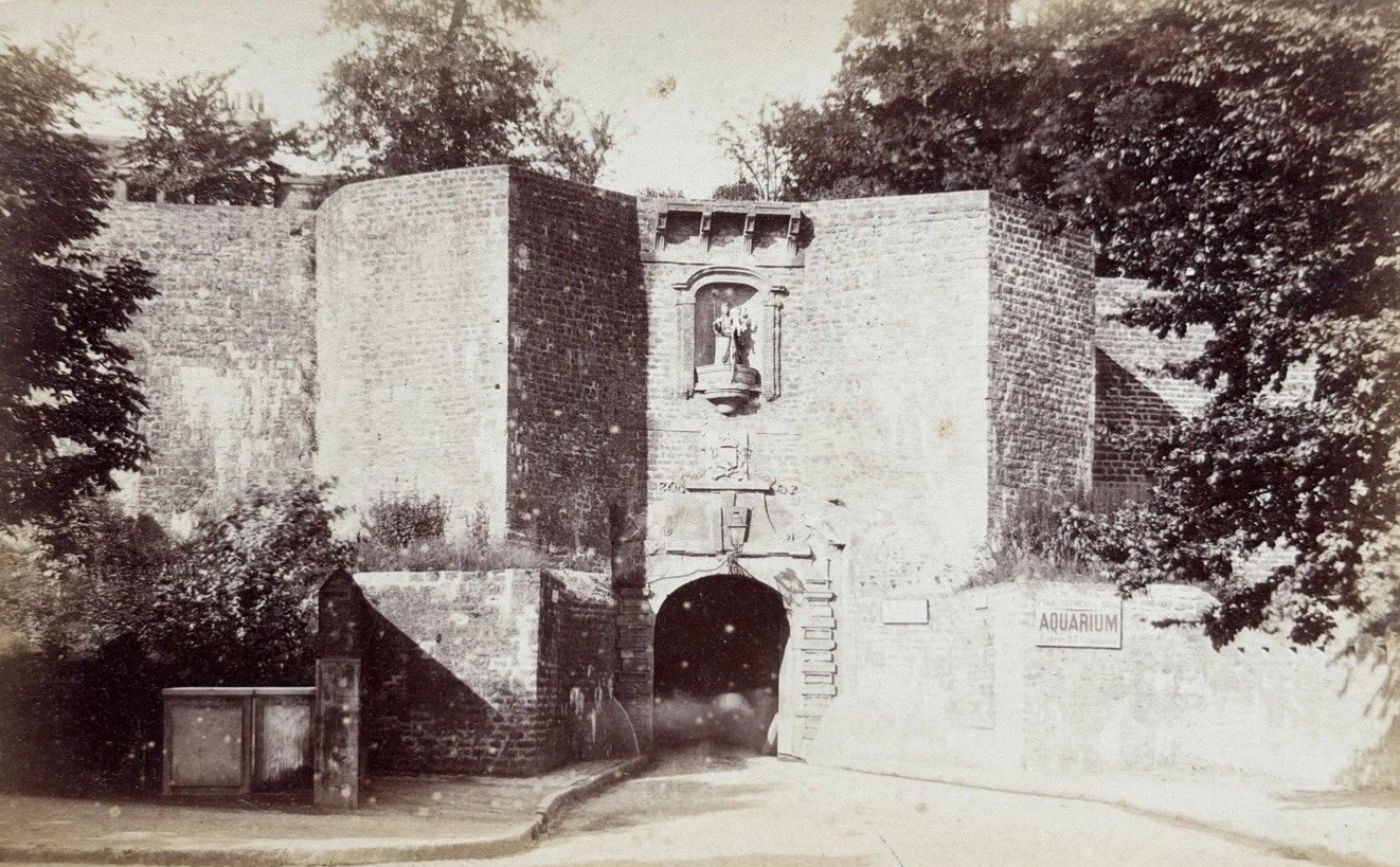 France, Boulogne-sur-Mer, La Porte de Calais, original print, circa 1895 France, Boulogne-sur-Mer, La Porte de Calais, original print, circa 1895