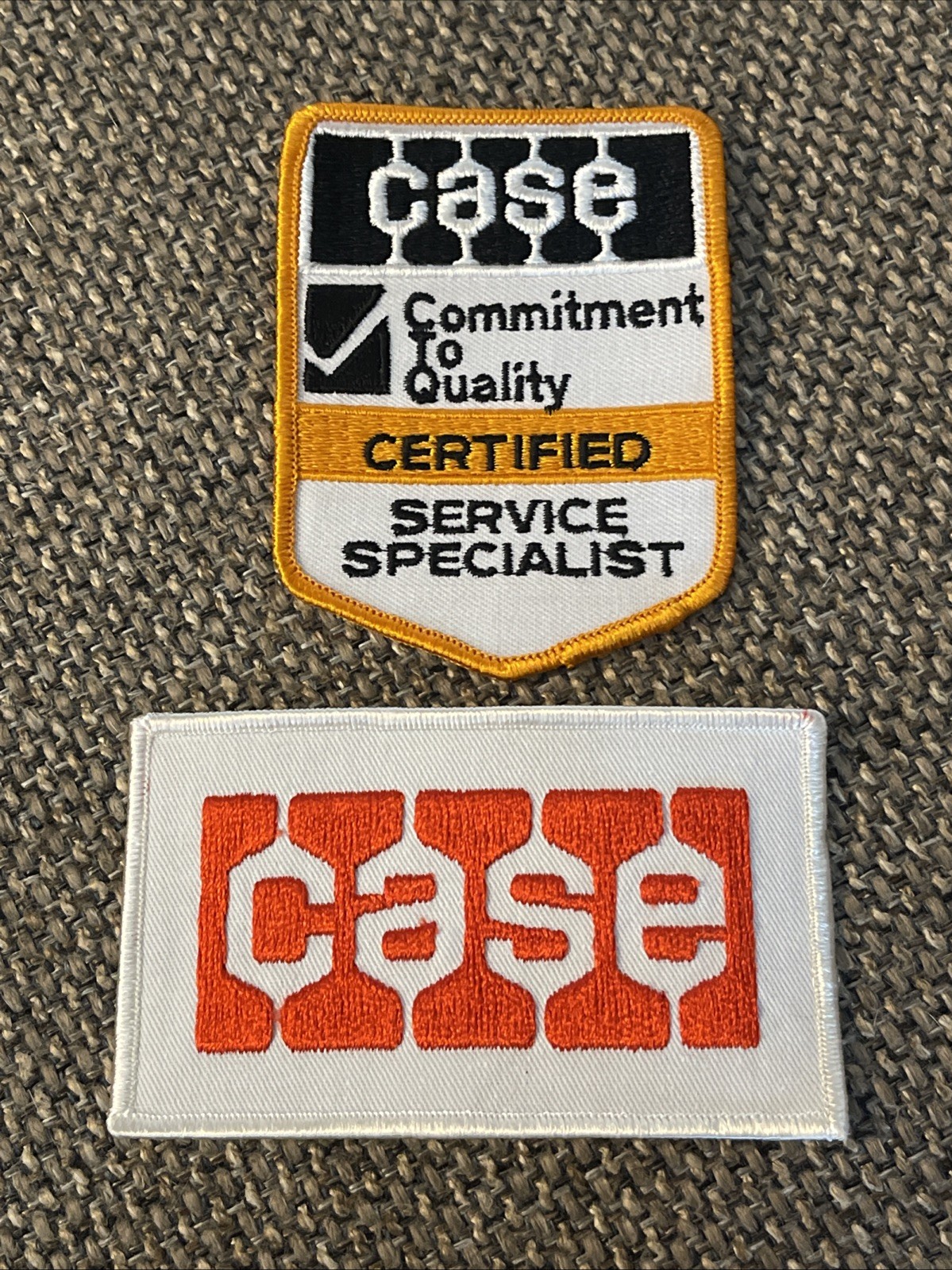 2 NOS Case Certified Service Specialist Commitment to Quality Patch TRACTOR Case 2 NOS Case Certified Service Specialist Commitment to Quality Patch TRACTOR Case