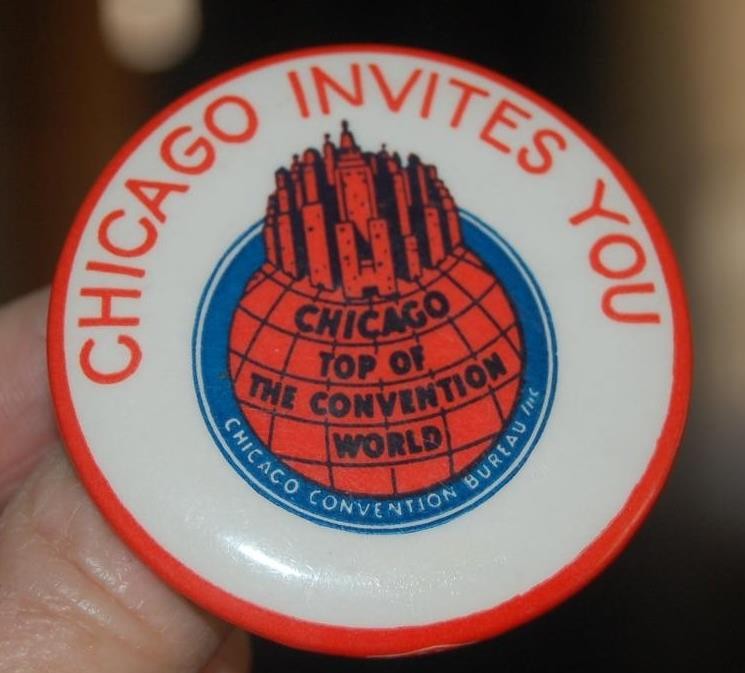 VINTAGE CHICAGO IL.CONVENTION  BUREAU INVITES YOU TOP OF WORLD  CELLULOID PIN