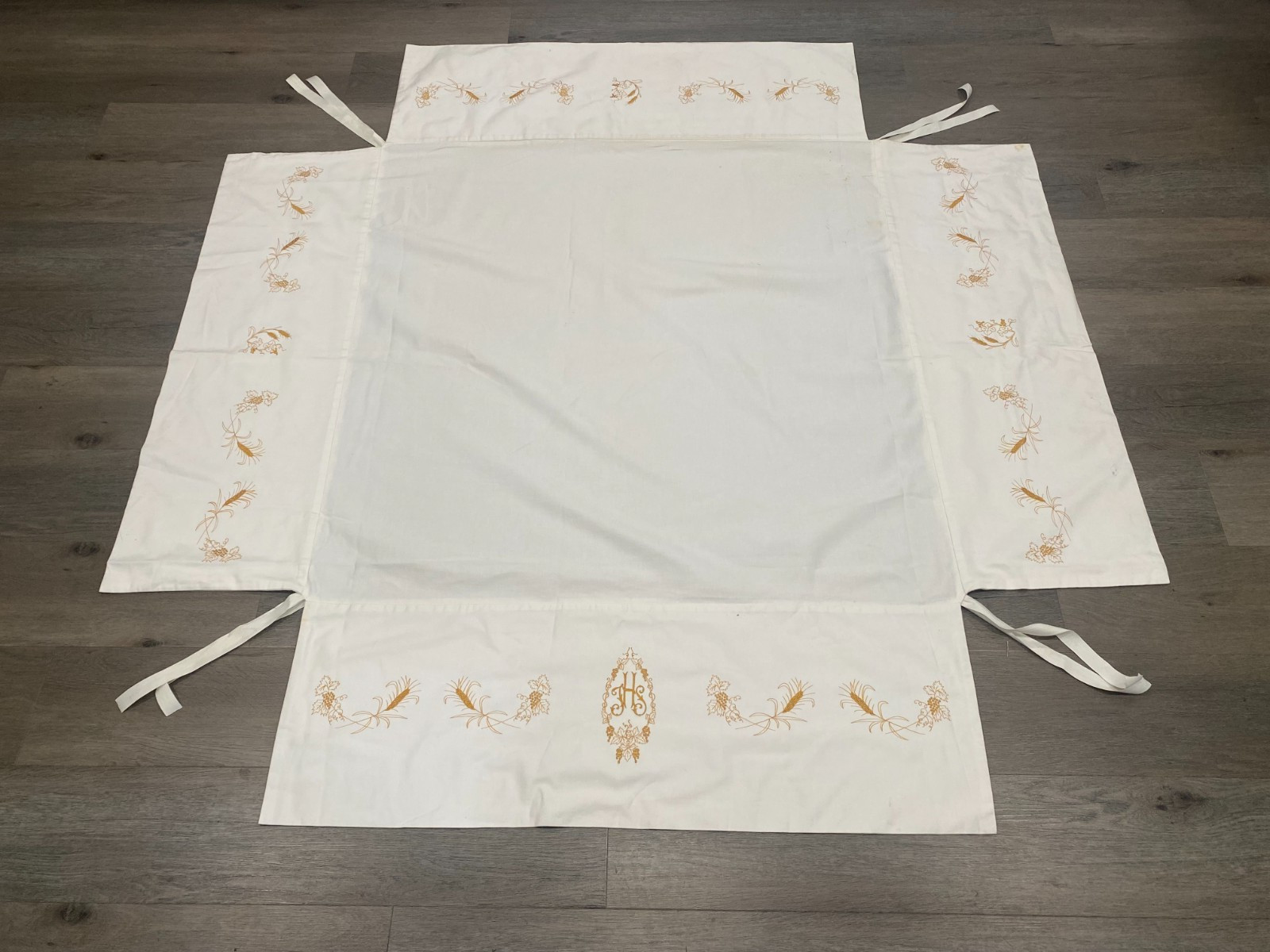 WHITE EUCHARISTIC PROCESSIONAL CANOPY WITH GOLD EMBROIDERY