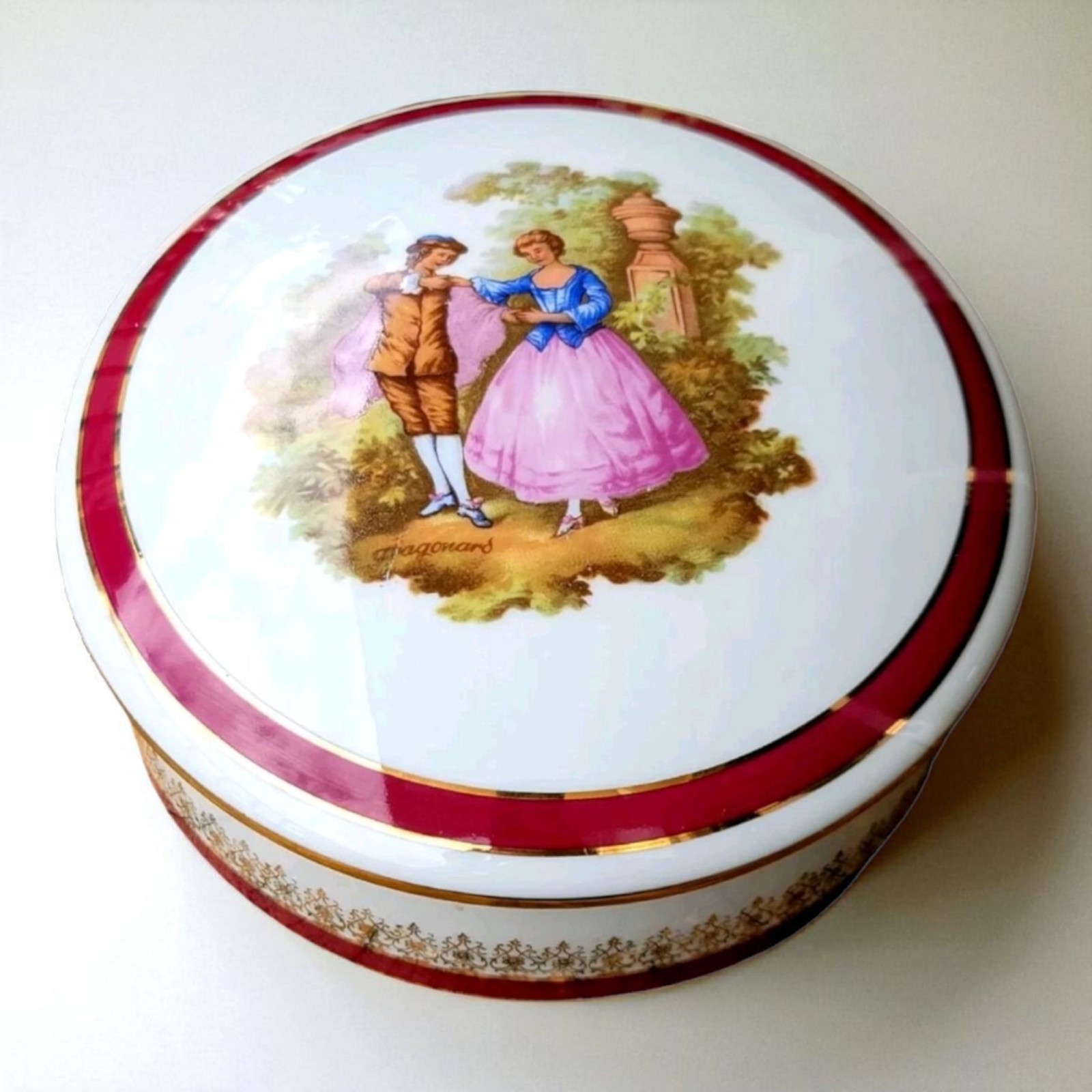 Vintage Limoges Porcelain Round Lidded Vanity Trinket Dish 7\