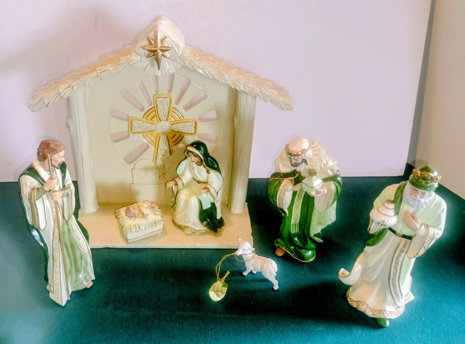  Vtg.Hawthorne Village Emerald Elegance Christmas Tree Nativity Collection- Read